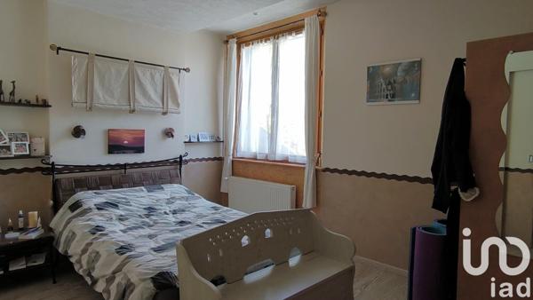 Maison 8 pièces de 219 m² à Saint-Jeoire (74490)