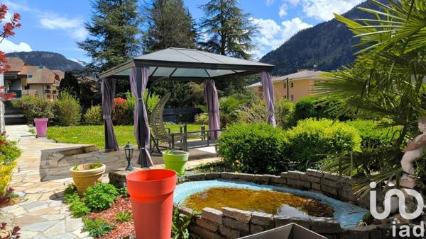 Maison 8 pièces de 219 m² à Saint-Jeoire (74490)