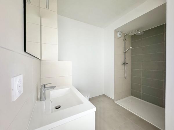 T3 avec terrasse couverte (10m²) + 1 garage + 1 parking souterrain