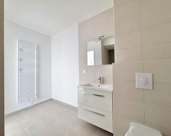 T3 avec terrasse couverte (10m²) + 1 garage + 1 parking souterrain