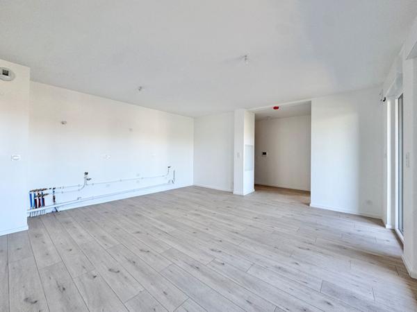 T3 avec terrasse couverte (10m²) + 1 garage + 1 parking souterrain