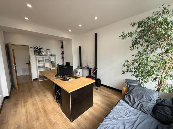 LOCAL COMMERCIAL A PEZENS FORTE VISIBILITE