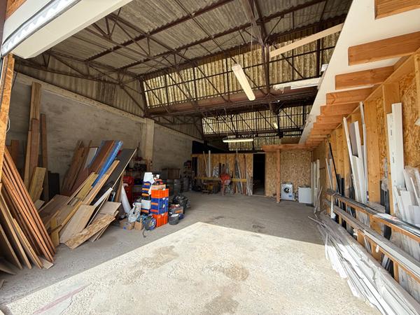 LOCAL COMMERCIAL A PEZENS FORTE VISIBILITE