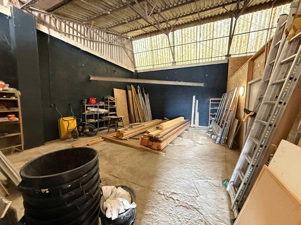 LOCAL COMMERCIAL A PEZENS FORTE VISIBILITE