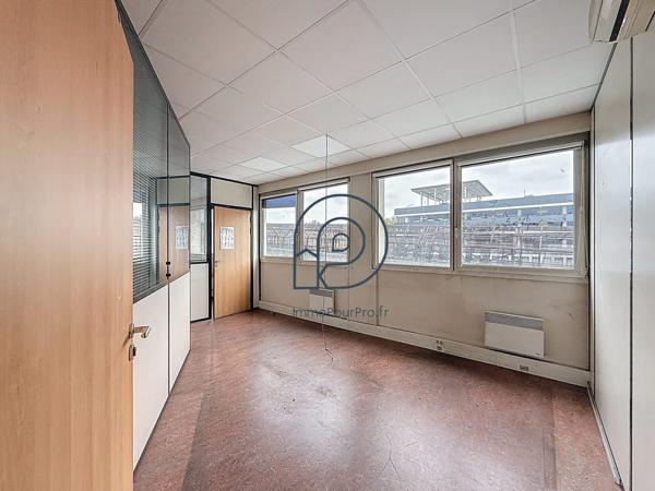 Lille – Bureaux 129 m² avec parkings Prix attractif