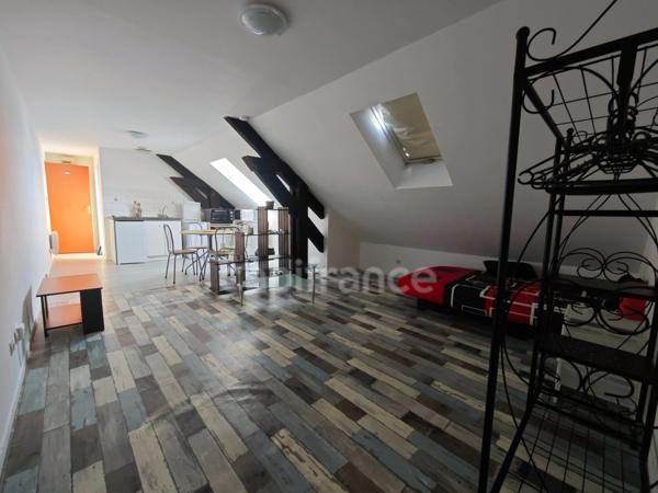 Appartement à louer 1 pièces VIERZON (18)