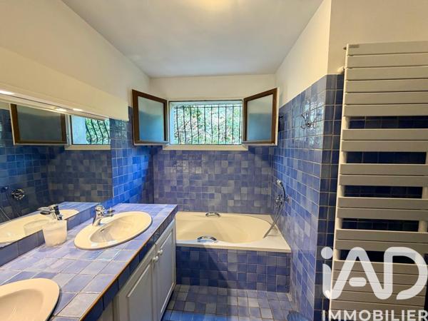 Maison à vendre 6 pièces 220 m² Aubagne