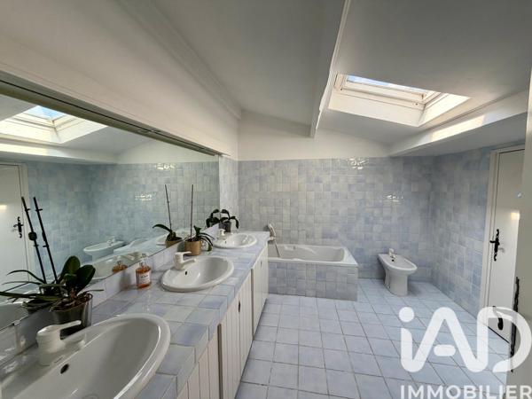 Maison à vendre 6 pièces 220 m² Aubagne