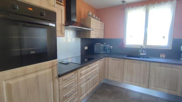 Maison individuelle avec beau terrain plat à Soursac