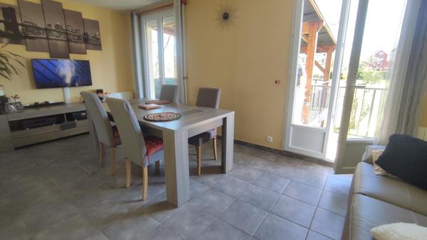 Maison individuelle avec beau terrain plat à Soursac