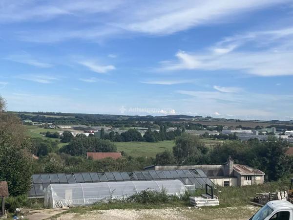 Vente                                                      Terrain
                        
                                         8588 m2                     à Langres
