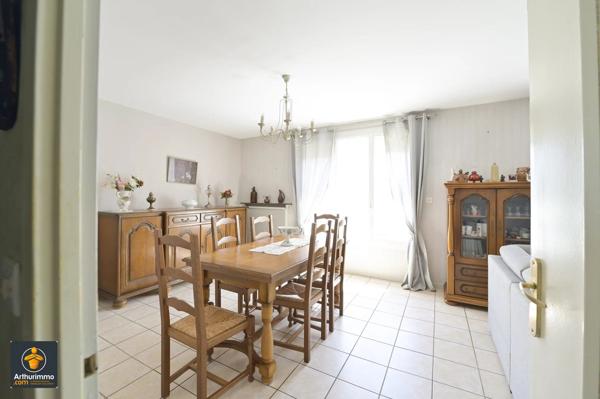 Vente                                                      Maison
                        
                     4 pièces                      97 m2                     à Niort