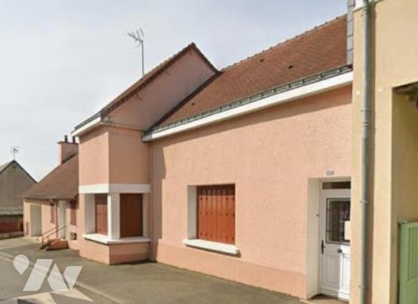 CONLIE centre : Maison de village 70 m² à actualiser sur parc paysager de 3.000 m²
