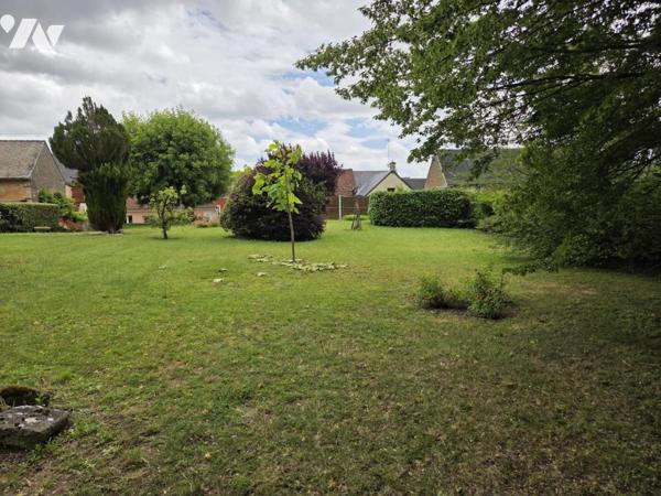 CONLIE centre : Maison de village 70 m² à actualiser sur parc paysager de 3.000 m²