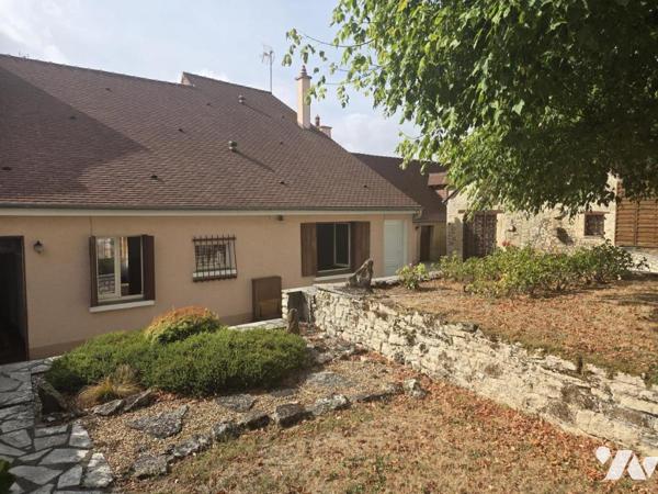 CONLIE centre : Maison de village 70 m² à actualiser sur parc paysager de 3.000 m²