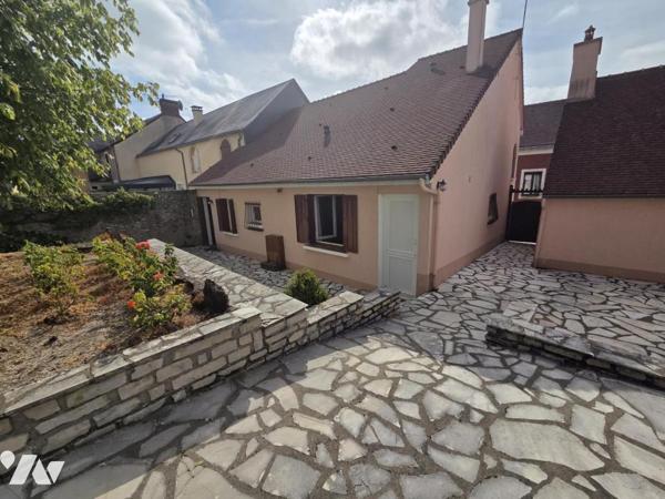 CONLIE centre : Maison de village 70 m² à actualiser sur parc paysager de 3.000 m²