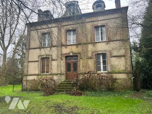ENTRE ORBEC ET BERNAY MAISON DE MAITRE DANS UN BEL ENVIRONNEMENT A RENOVER