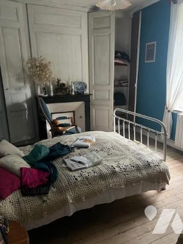 ENTRE ORBEC ET BERNAY MAISON DE MAITRE DANS UN BEL ENVIRONNEMENT A RENOVER