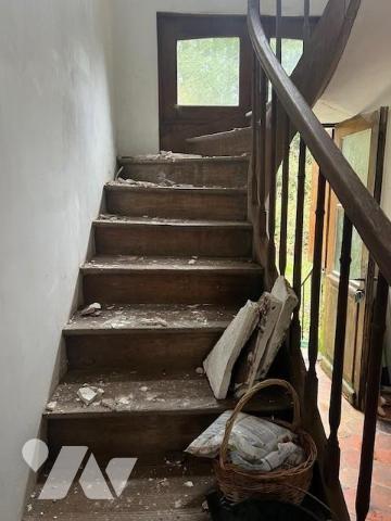 ENTRE ORBEC ET BERNAY MAISON DE MAITRE DANS UN BEL ENVIRONNEMENT A RENOVER