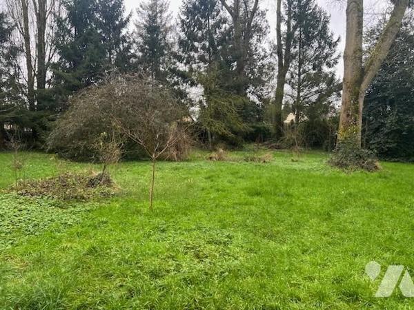 ENTRE ORBEC ET BERNAY MAISON DE MAITRE DANS UN BEL ENVIRONNEMENT A RENOVER