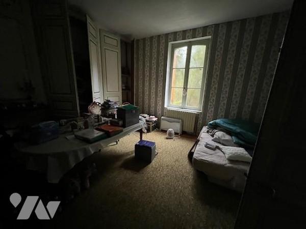 ENTRE ORBEC ET BERNAY MAISON DE MAITRE DANS UN BEL ENVIRONNEMENT A RENOVER