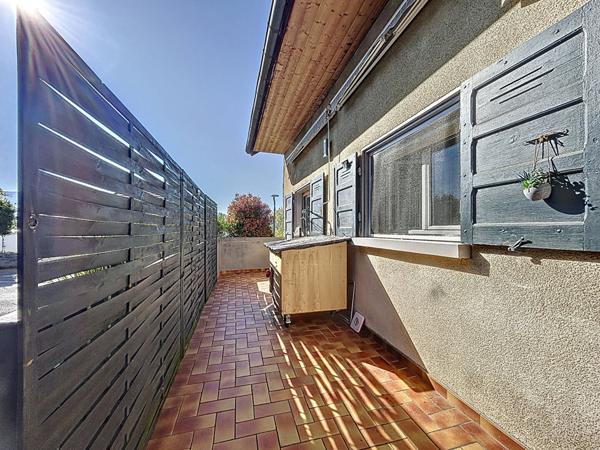 Maison avec 3 appartements distincts de 206m² habitable au total au coeur du village - Mouxy