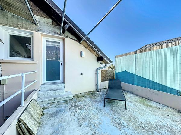 Maison avec 3 appartements distincts de 206m² habitable au total au coeur du village - Mouxy