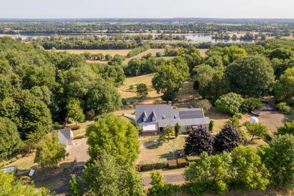 Propriété d'exception avec vue panoramique et calme absolu, proche de SAUMUR.