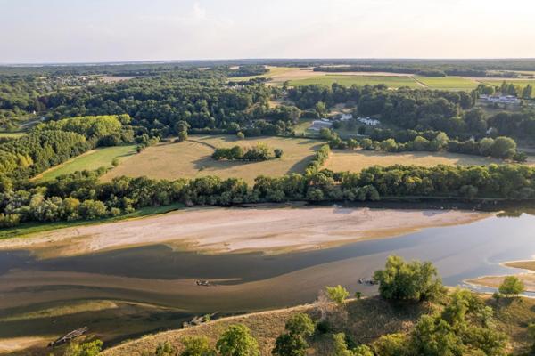 Propriété d'exception avec vue panoramique et calme absolu, proche de SAUMUR.