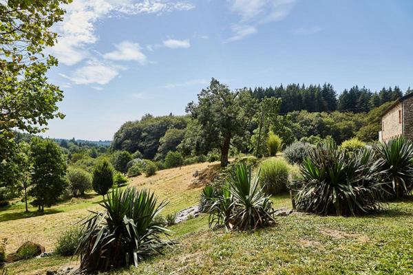 Propriété d'exception entre Mazamet et Carcassonne - Havre de paix au coeur de la Montagne Noire
