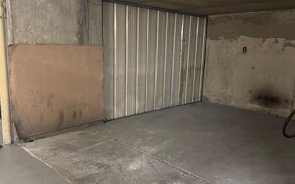 Stationnement à louer