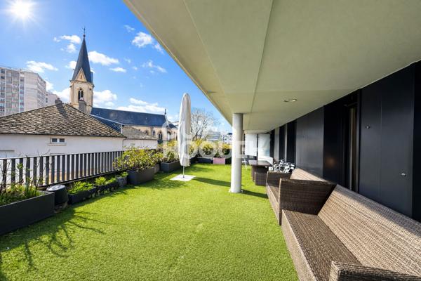 À LOUER : superbe appartement meublé de standing avec grande terrasse