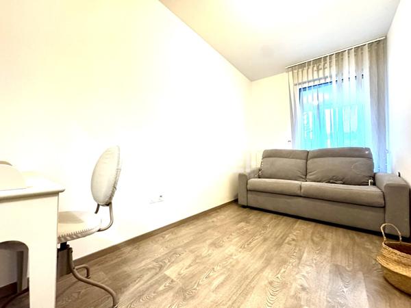 À LOUER : superbe appartement meublé de standing avec grande terrasse