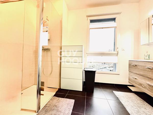 À LOUER : superbe appartement meublé de standing avec grande terrasse