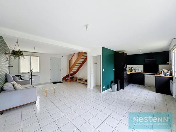 Maison à vendre bourg de Pommeret - Maison de 2008 dans le bourg de Pommeret, profitant de trois chambres , un jardin, un garage et d'espaces agréables  !