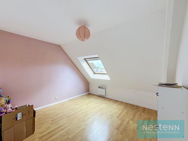 Maison à vendre bourg de Pommeret - Maison de 2008 dans le bourg de Pommeret, profitant de trois chambres , un jardin, un garage et d'espaces agréables  !