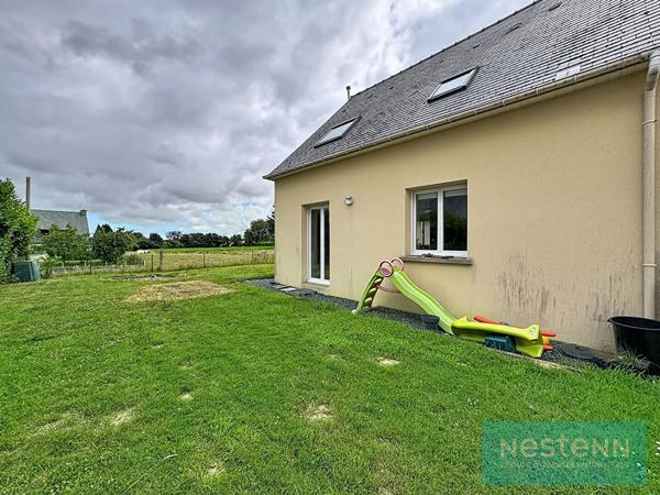 Maison à vendre bourg de Pommeret - Maison de 2008 dans le bourg de Pommeret, profitant de trois chambres , un jardin, un garage et d'espaces agréables  !