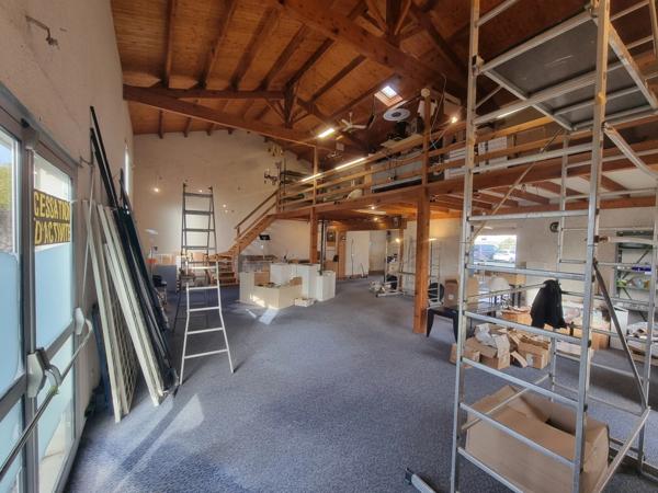 ST-PIERRE D'OLÉRON (17) En emplacement N°1+ A Vendre Murs d'un local commercial surface 237m² sur terrain 510m²