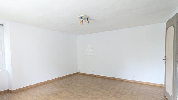 Bâtisse de caractère - Emplacement Premium à Bourgbarré