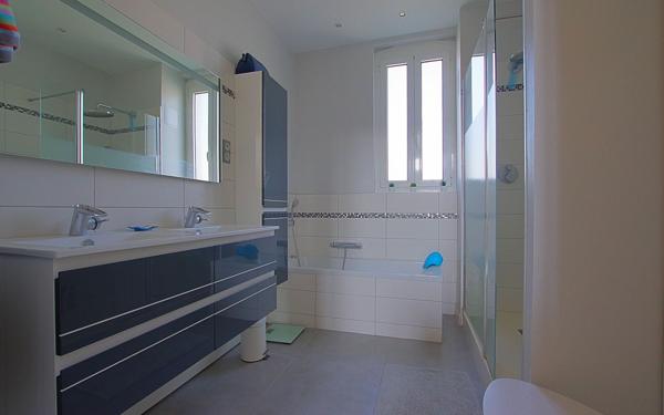 Maison à vendre    9 pièces •  Ressons-sur-Matz