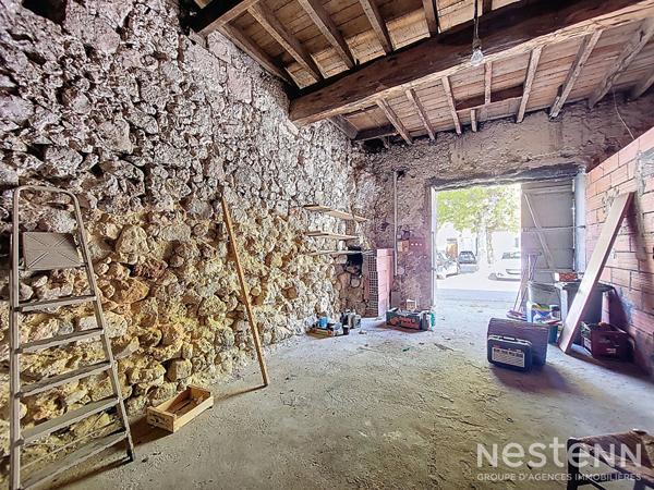 À vendre : Maison à rénover de 148 m² avec garage de 62 m² et grenier de 73 m², située au centre de Condom