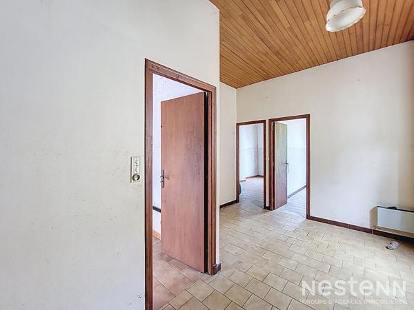 À vendre : Maison à rénover de 148 m² avec garage de 62 m² et grenier de 73 m², située au centre de Condom