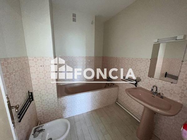 Location Appartement 2 pièces 64 m² - 14 PLACE ANDRE MAUROIS Perigueux 24000