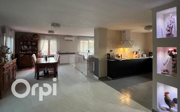 Maison à vendre    5 pièces •  Eyguières