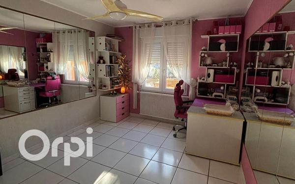 Maison à vendre    5 pièces •  Eyguières