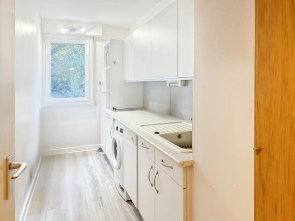 APPARTEMENT GRAND T2 BALCON SUD - LA BAULE LES PINS 500M DE LA PLAGE - GARAGE