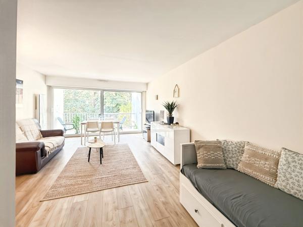 APPARTEMENT GRAND T2 BALCON SUD - LA BAULE LES PINS 500M DE LA PLAGE - GARAGE