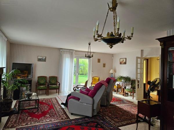 Maison à vendre à Saint-Amand-Montrond dans le Cher (18200), ref : 26071