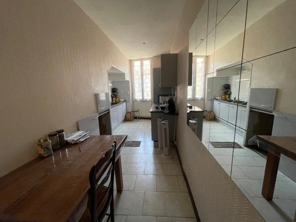 IMMEUBLE DE RAPPORT 240 M2