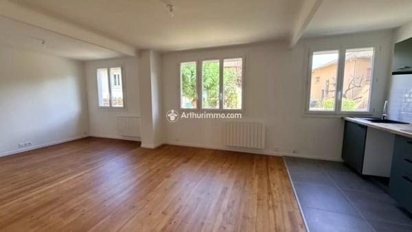 Vente                                                      Appartement
                        
                     3 pièces                      63 m2                     à Millau